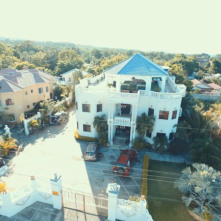 Little Savoy Guest House New 런어웨이베이 외부 사진