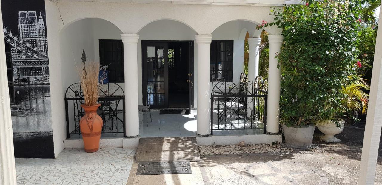 Little Savoy Guest House New 런어웨이베이 외부 사진
