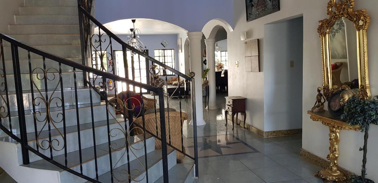 Little Savoy Guest House New 런어웨이베이 외부 사진
