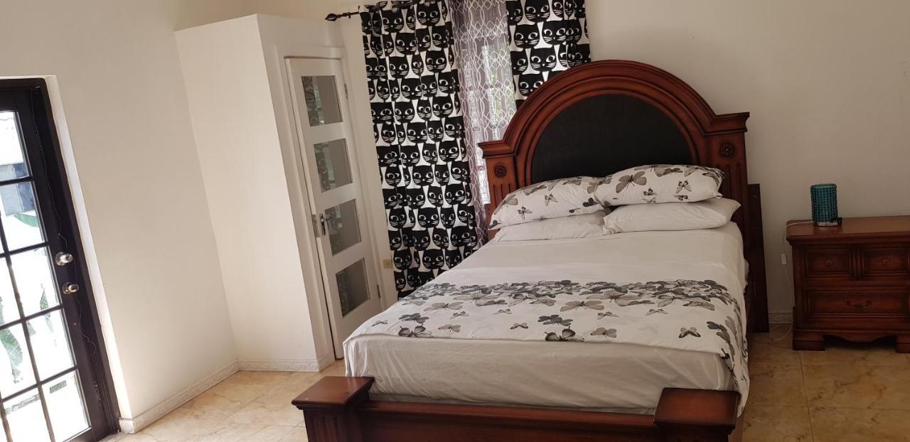 Little Savoy Guest House New 런어웨이베이 외부 사진