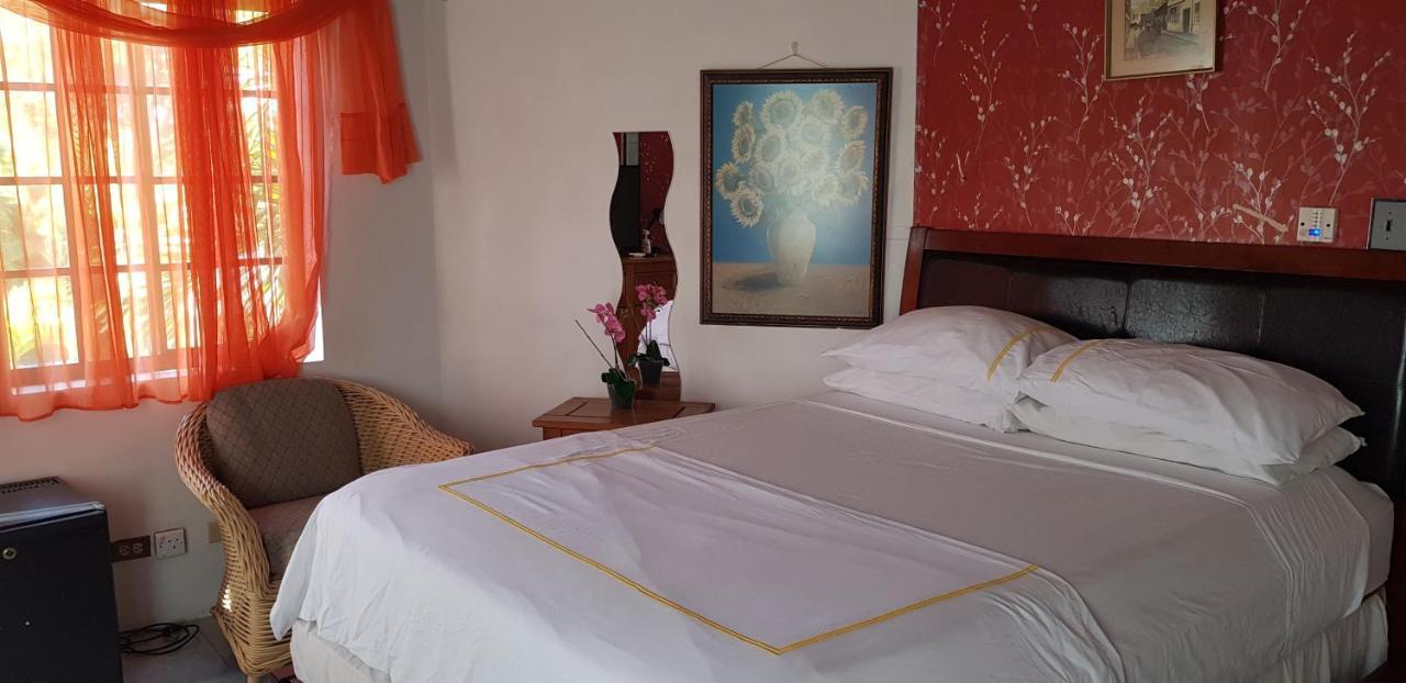 Little Savoy Guest House New 런어웨이베이 외부 사진