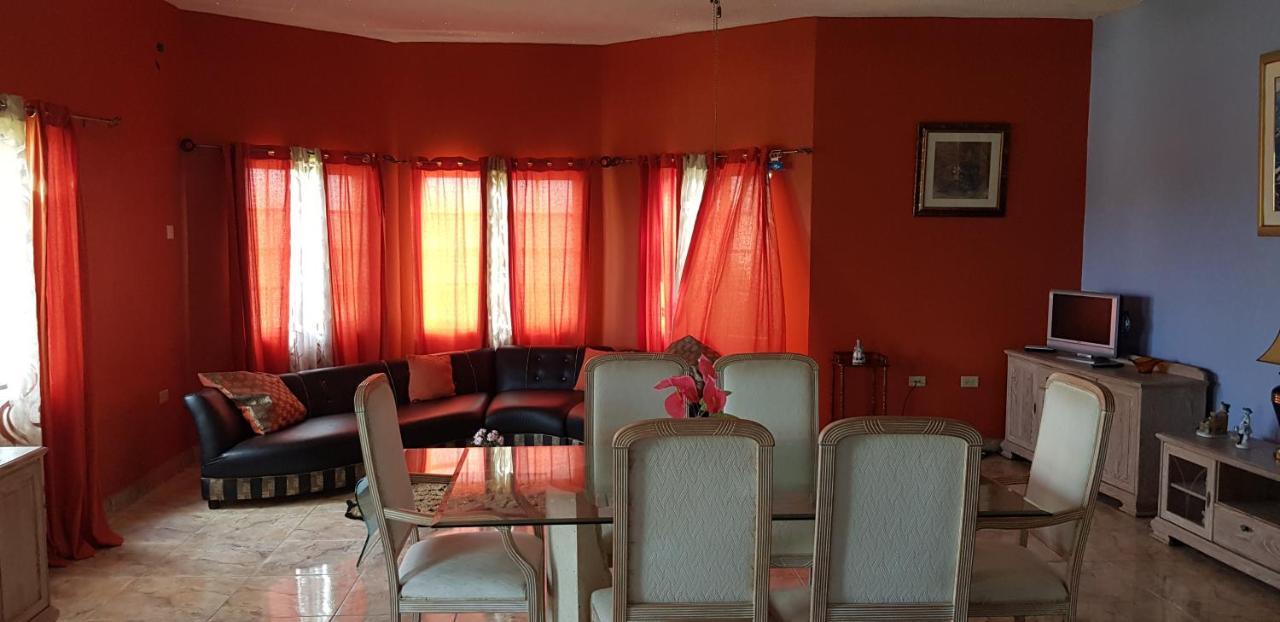 Little Savoy Guest House New 런어웨이베이 외부 사진
