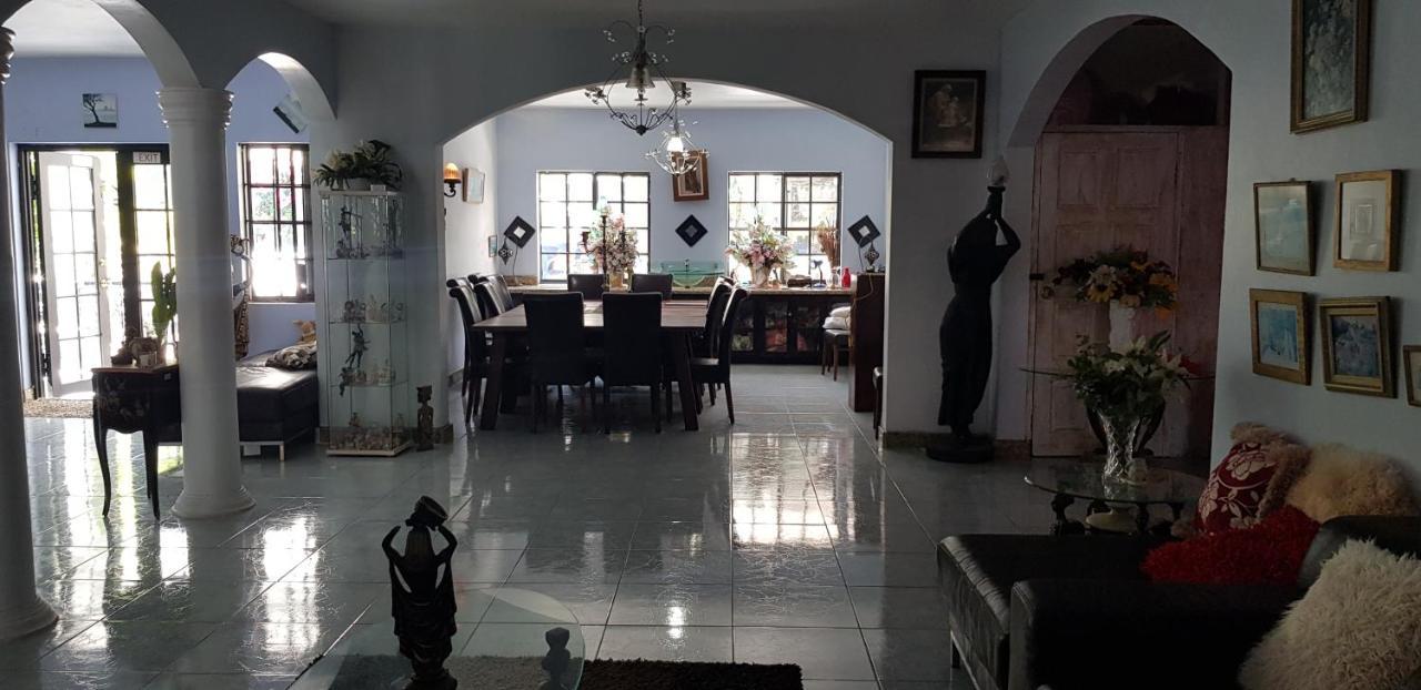 Little Savoy Guest House New 런어웨이베이 외부 사진
