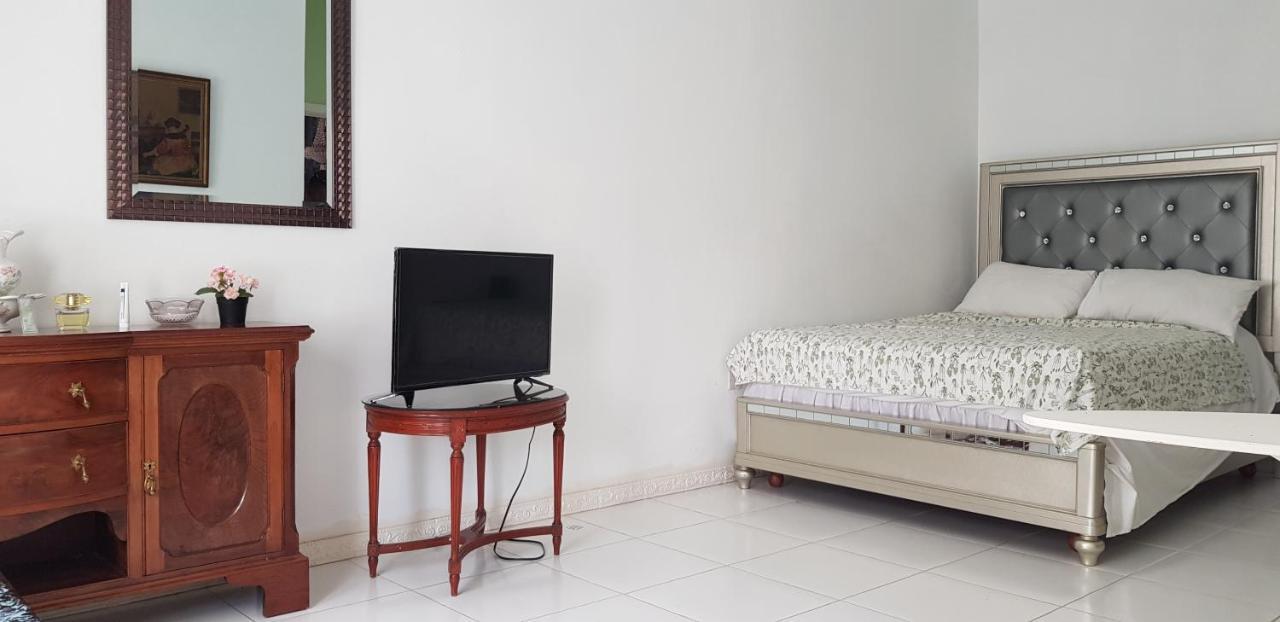 Little Savoy Guest House New 런어웨이베이 외부 사진