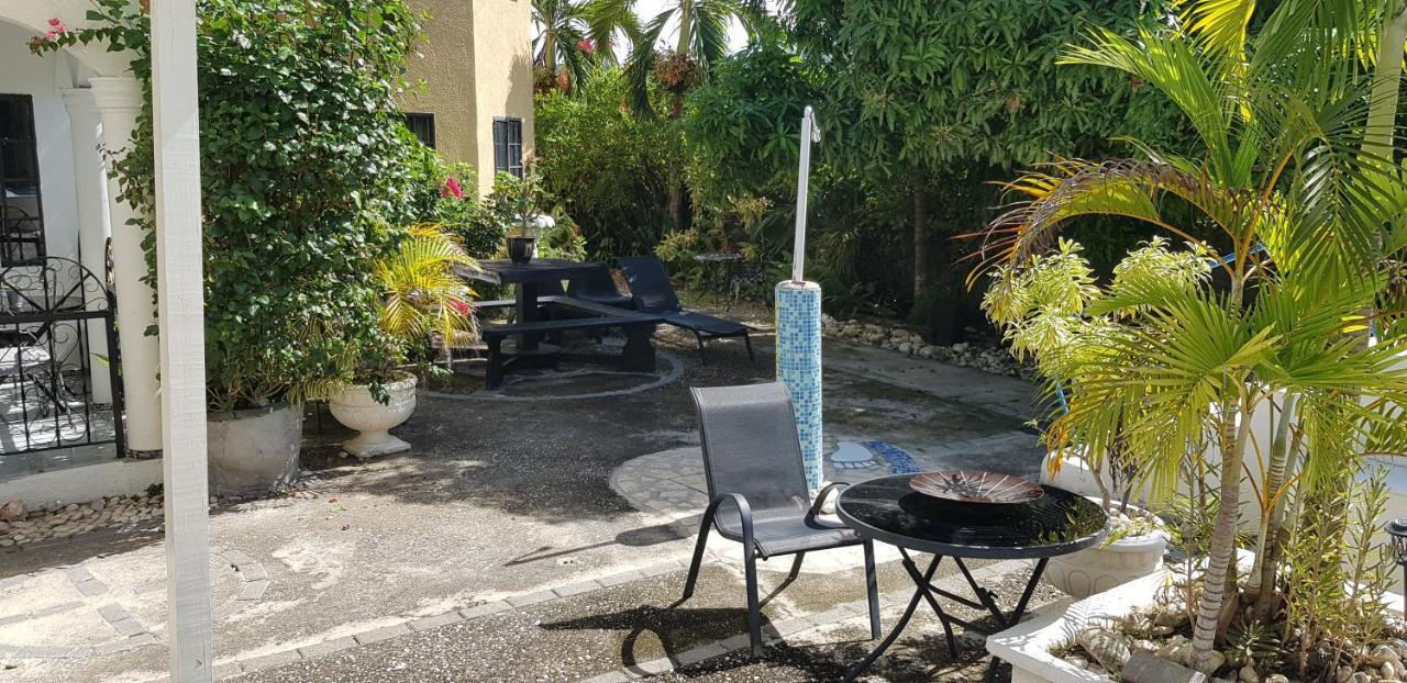 Little Savoy Guest House New 런어웨이베이 외부 사진