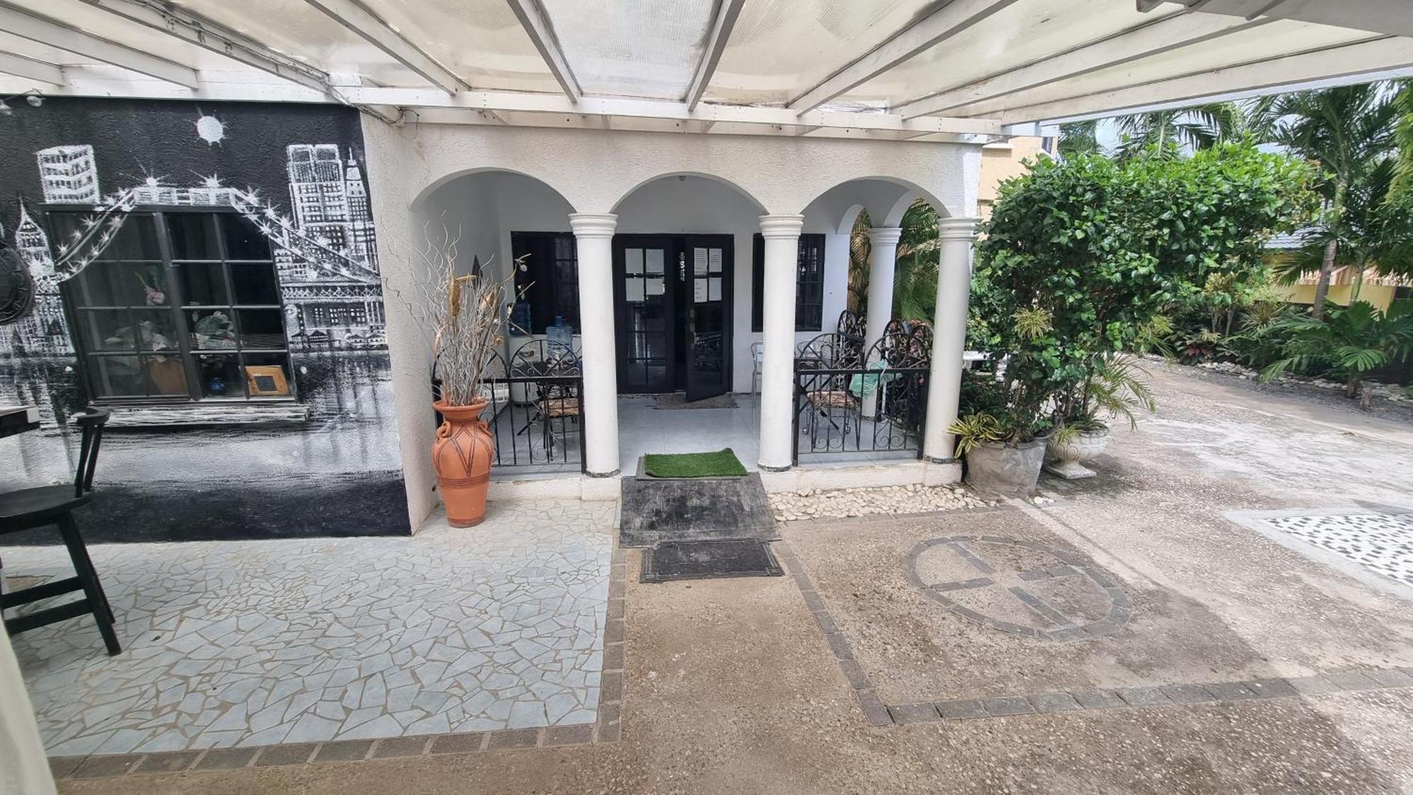 Little Savoy Guest House New 런어웨이베이 외부 사진