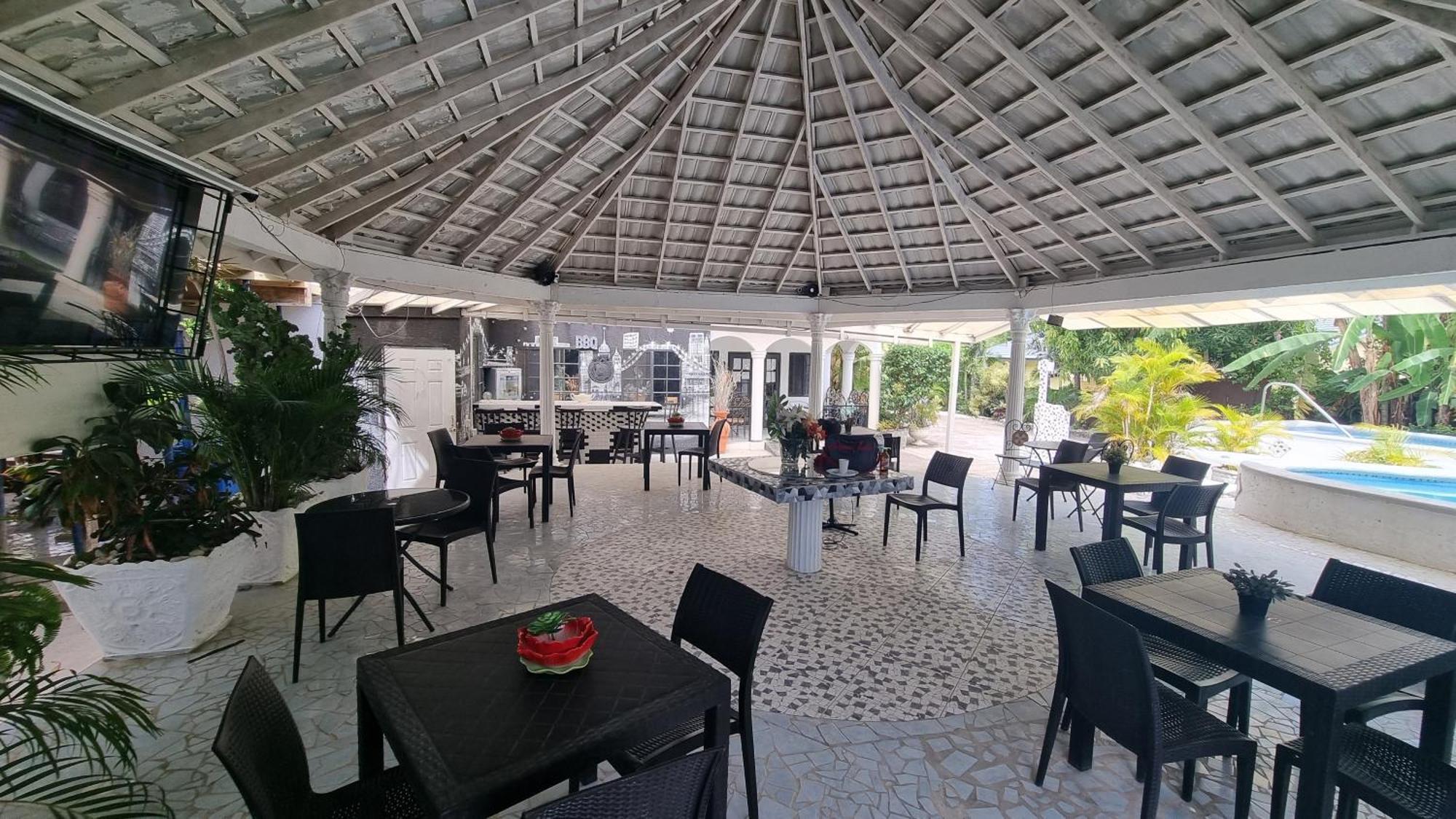 Little Savoy Guest House New 런어웨이베이 외부 사진
