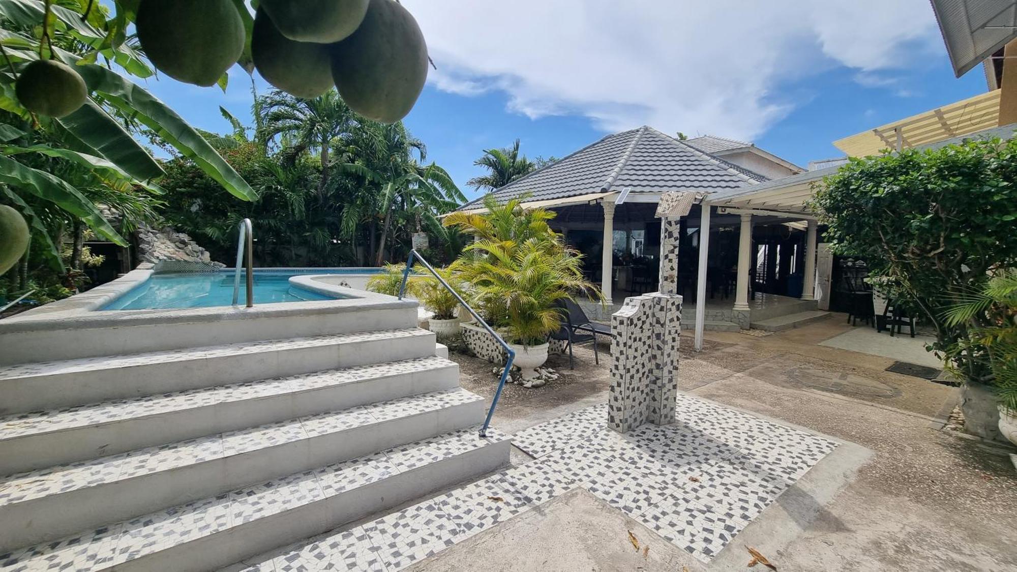 Little Savoy Guest House New 런어웨이베이 외부 사진