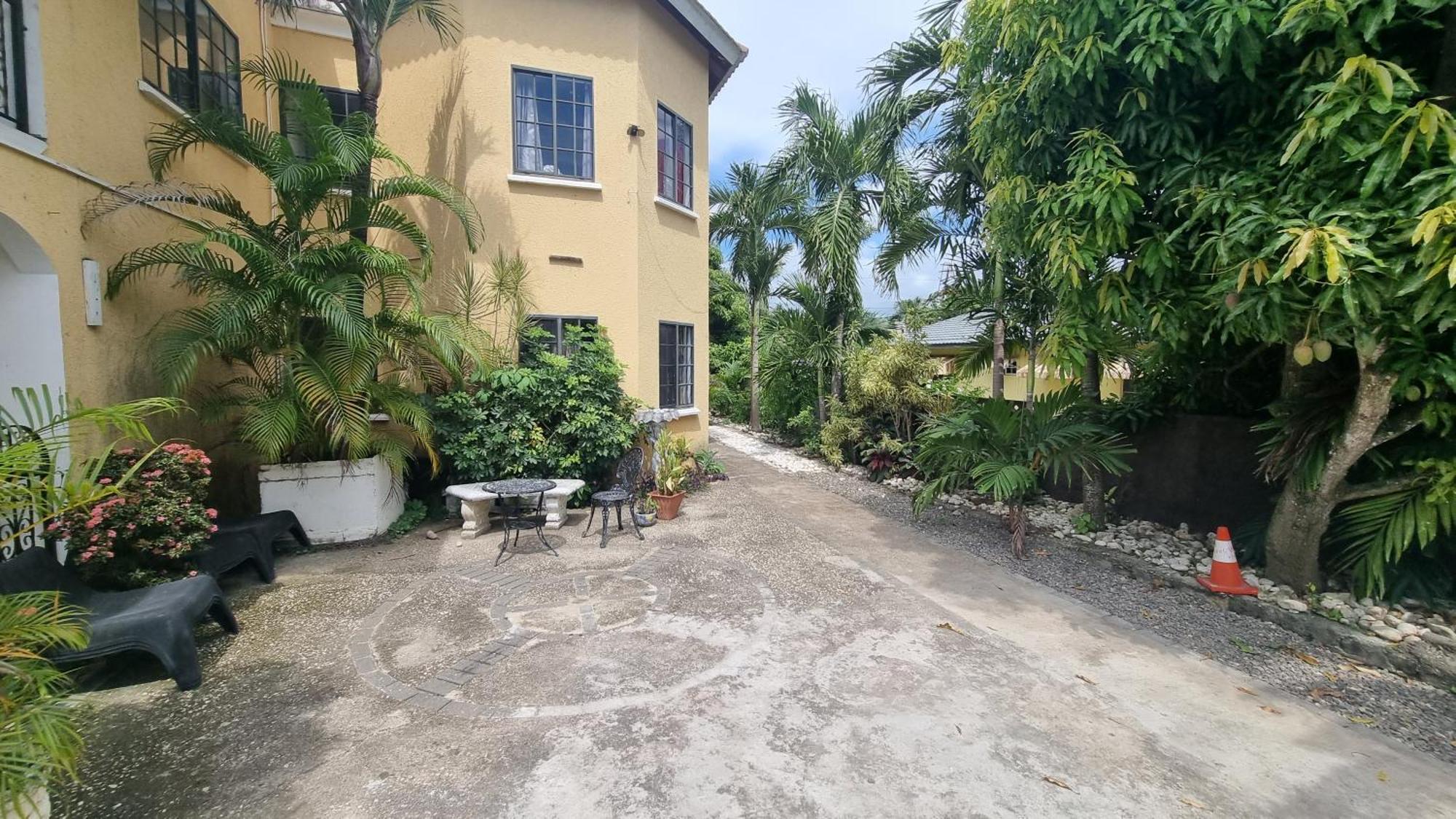 Little Savoy Guest House New 런어웨이베이 외부 사진