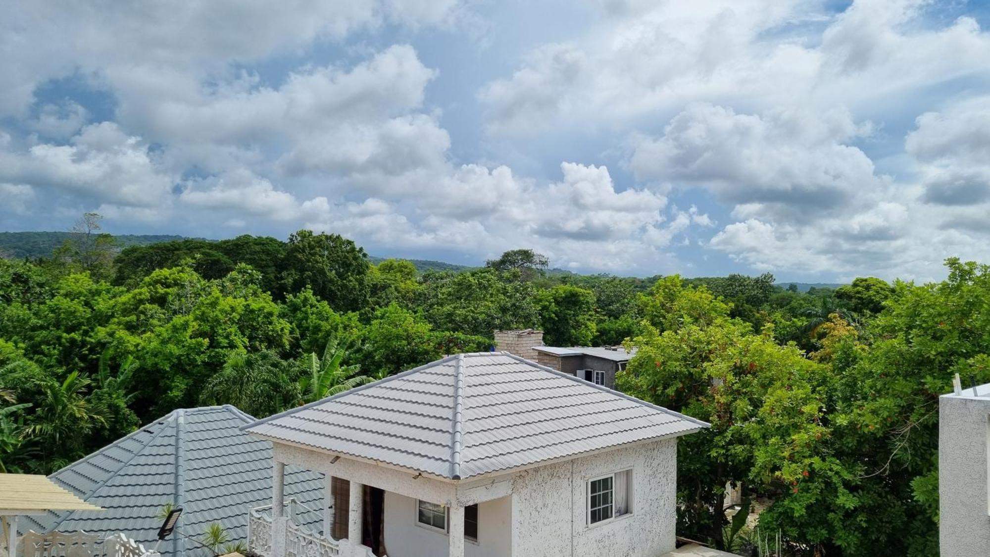 Little Savoy Guest House New 런어웨이베이 외부 사진
